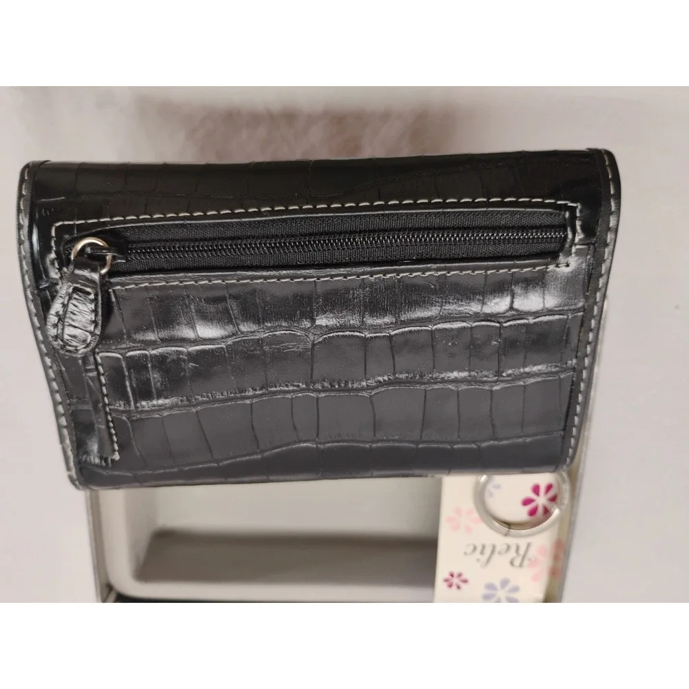 Relic Womens Wallet & Purse Keychain Gift‎ Set In Tin Brand New